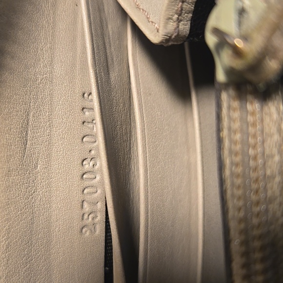 Gucci Guccissima Wallet Silver Metallic - Picture 3 of 12